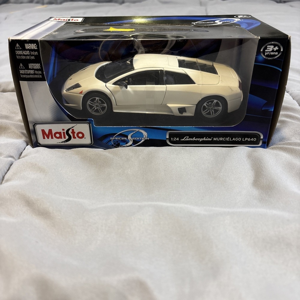 MAISTO 1:24 SCALE LAMBORGHINI MURCIELAGO LP640 DIECAST! WHITE! NEW IN BOX!!